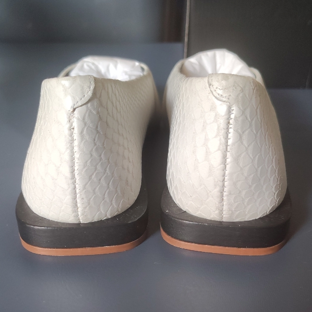 Saks Fifth Avenue Snake Embossed Leather Flats NWT Comes With The Box 9.5 - Picture 9 of 10